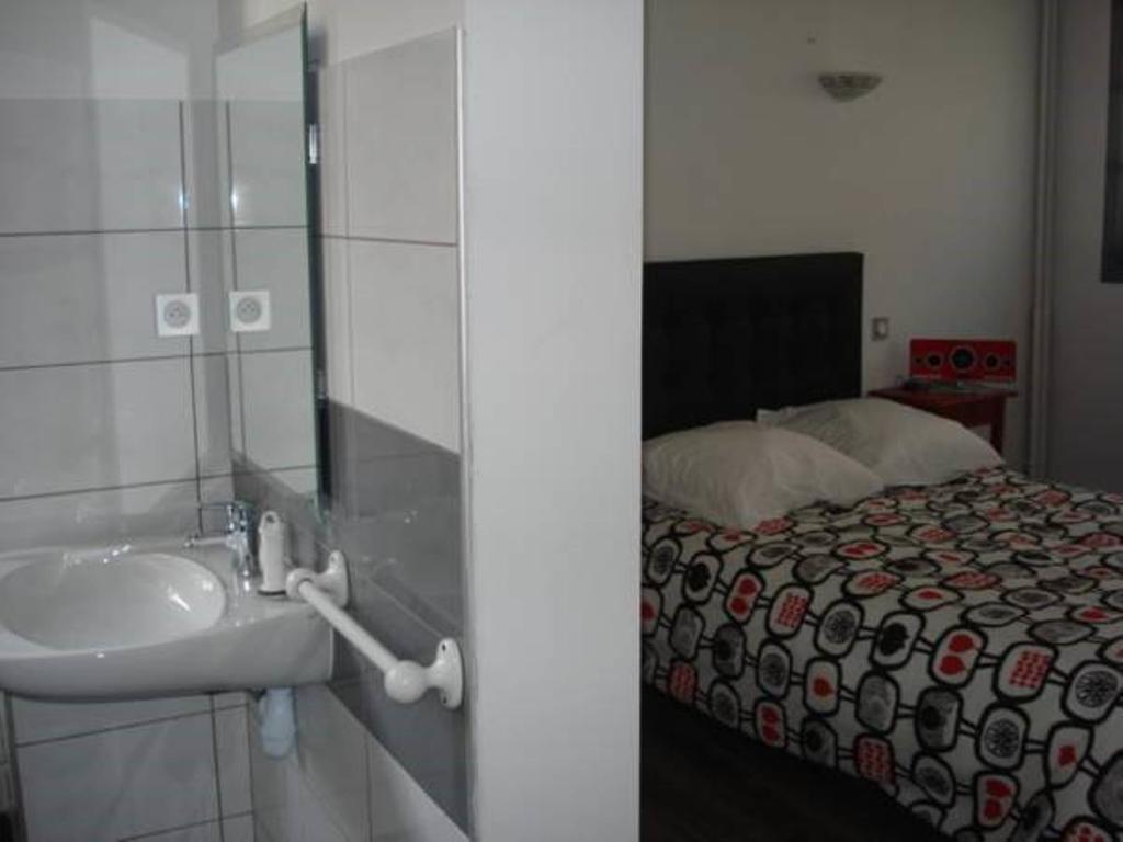Gite Izaxulo Saint-Jean-Pied-de-Port Room photo